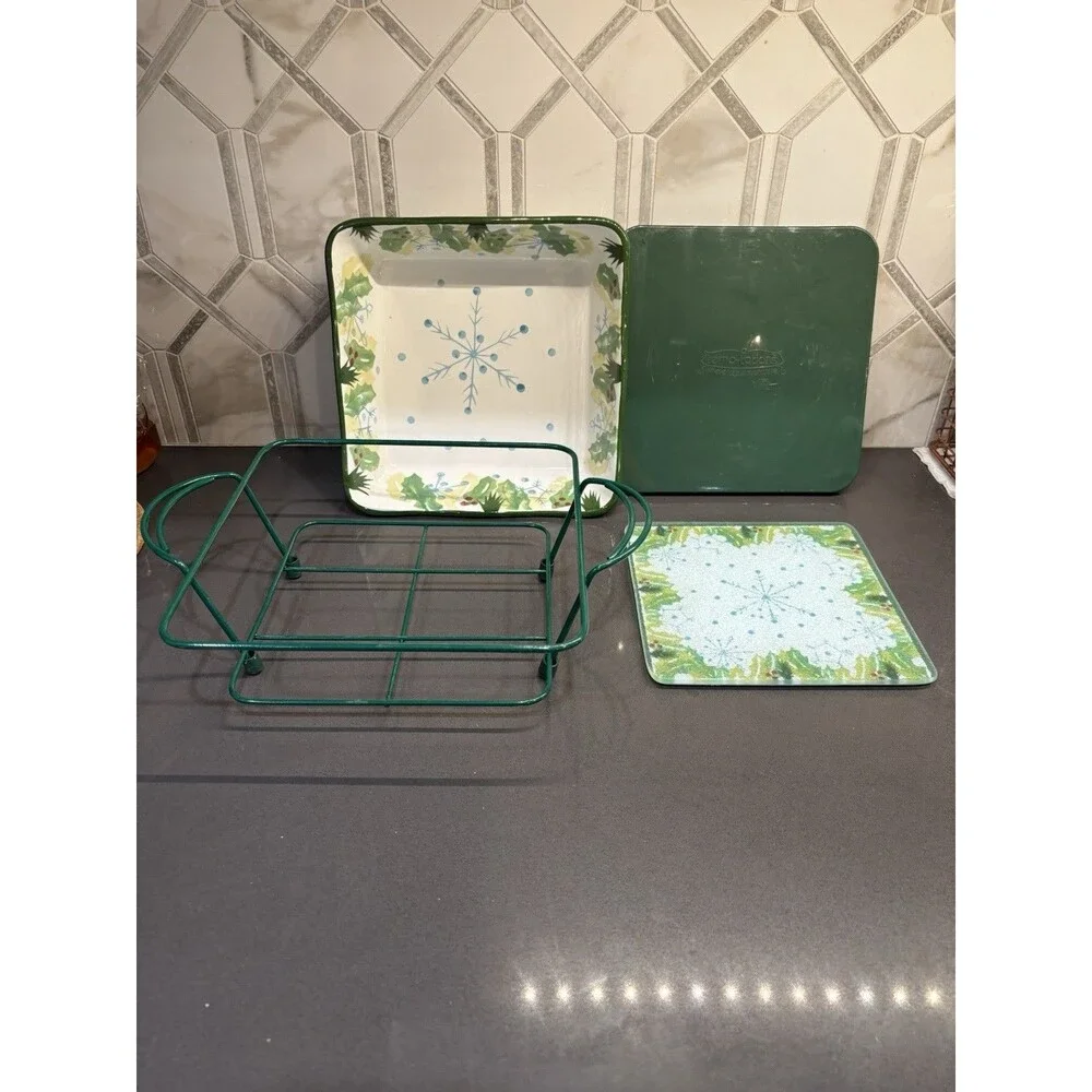 Temp-tations by Tara Hometown Christmas Large 8.75” Dish W/ Trivet Lid Wire Rack